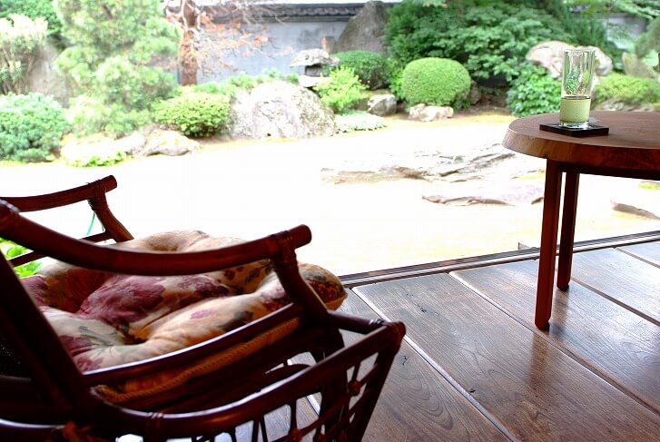 縁側のある家で 家族の憩いの空間を演出 縁側の魅力 増設リフォームの費用や注意点とは Logrenove ログリノベ