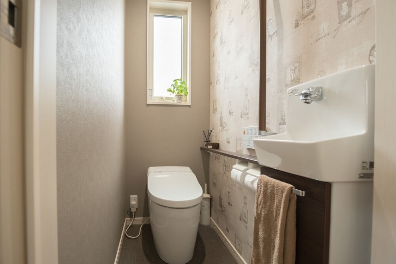 トイレの手洗い器リフォーム|おしゃれな事例と費用相場を紹介。マンションの狭いトイレに設置するには? トイレの手洗い器リフォーム|おしゃれな事例と費用相場を紹介。マンションの狭いトイレに設置するには?