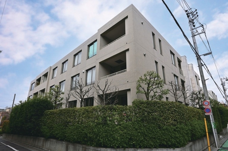 良好な住環境の証。都内の上質な「低層マンション」の一室 良好な住環境の証。都内の上質な「低層マンション」の一室